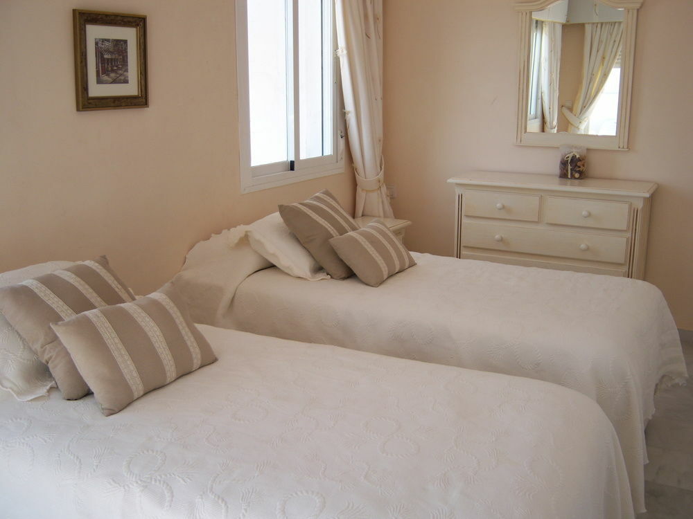 Apartamentos Y Casas Serinamar Marbella El Angel ภายนอก รูปภาพ