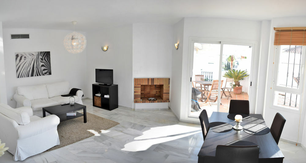 Apartamentos Y Casas Serinamar Marbella El Angel ภายนอก รูปภาพ