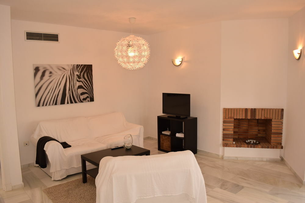 Apartamentos Y Casas Serinamar Marbella El Angel ภายนอก รูปภาพ